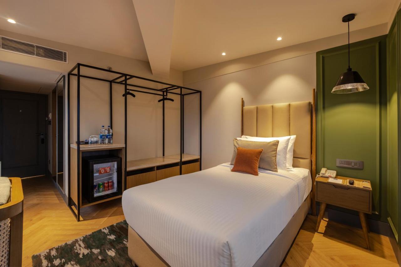 होटल Sarovar Portico 4*